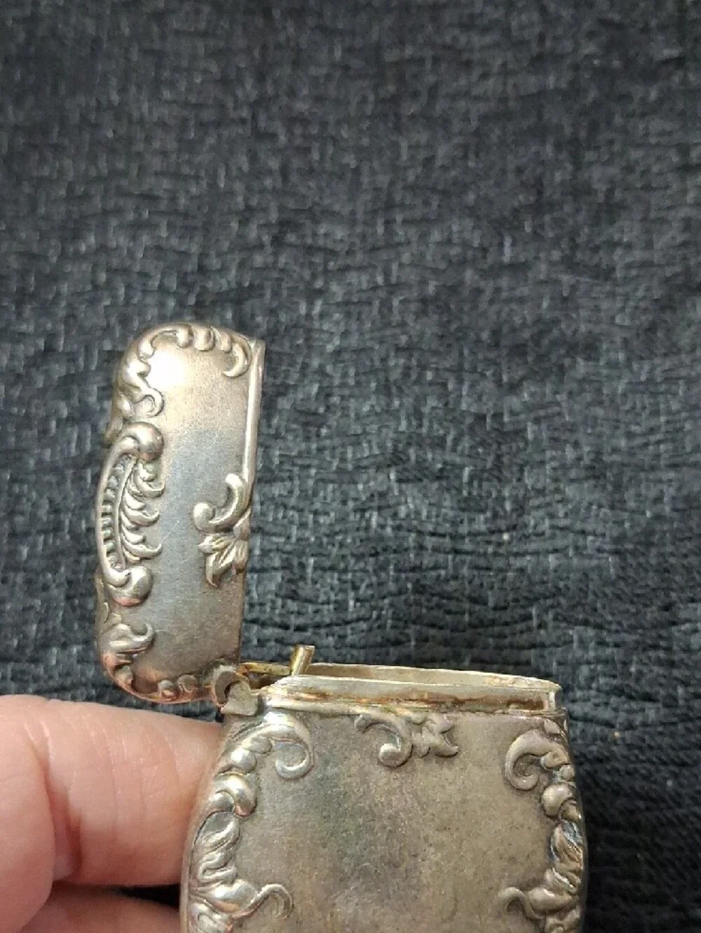 Ornate Silver-Tone Men’s Card & Key Case